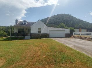 1071 Carter Ave W, Harriman, TN 37748