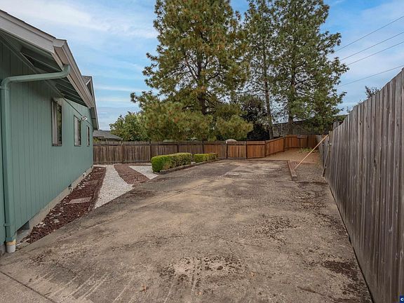 4th image of 1285 Laurelhurst Dr