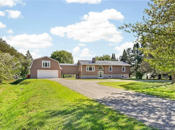 295 Mollins Rd, Coverdale, NB E4J 2X1