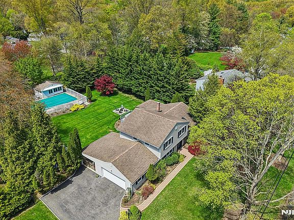 2nd image of 459 Ellis Pl