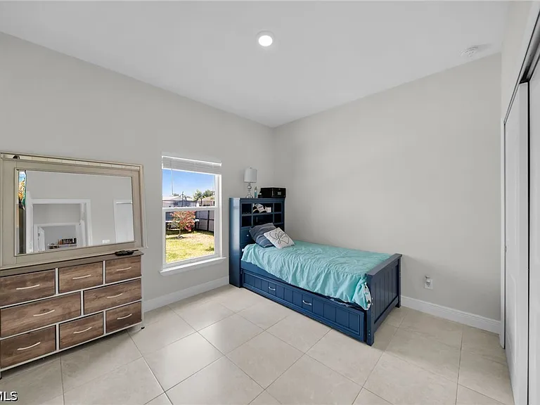 405 NW 10th St — Photo 20