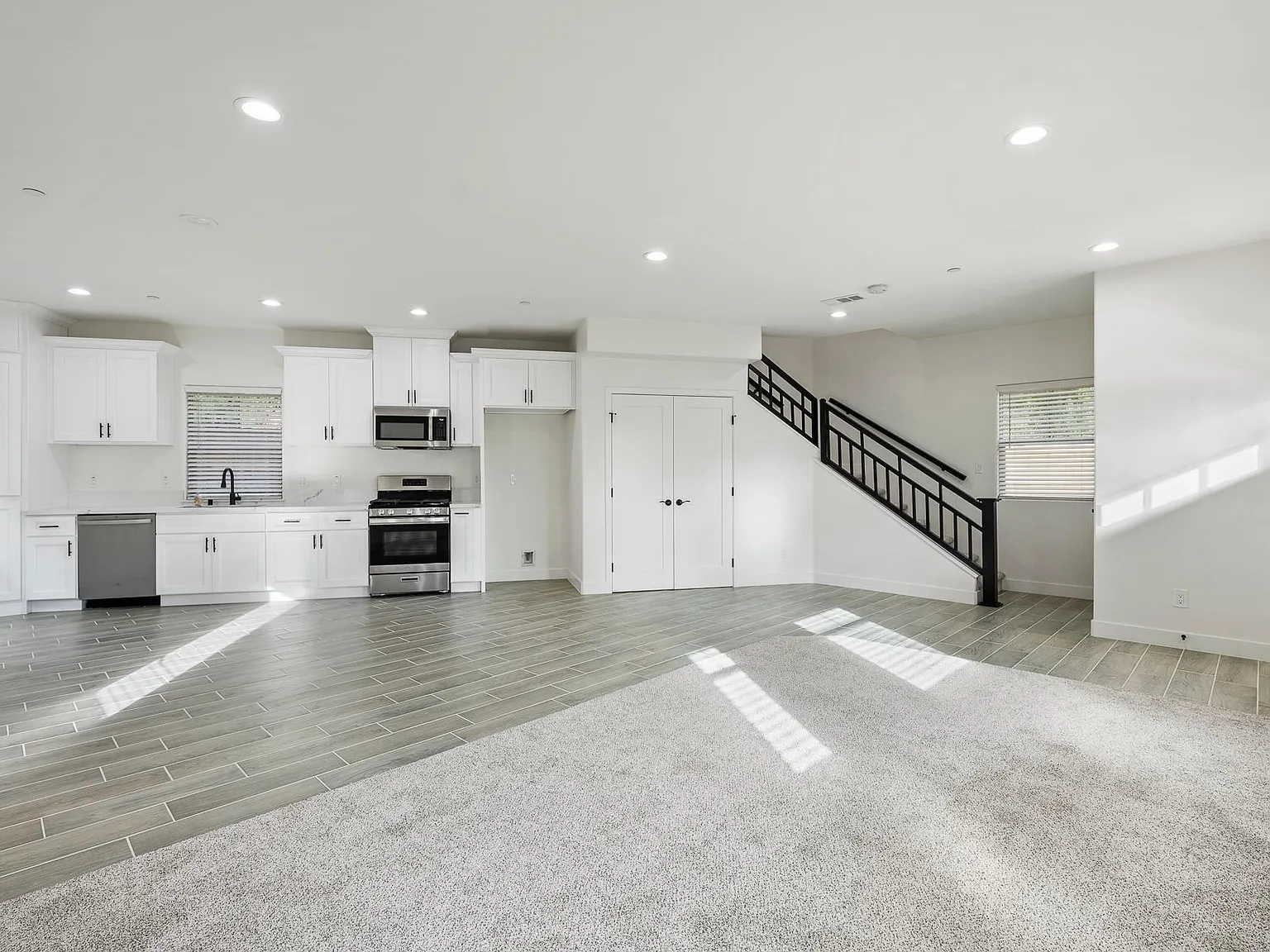3 bed, 1.5 bath, $2,975 — Photo 4