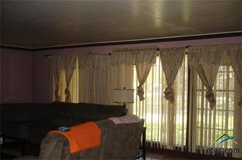 4th image of 521 Woodlawn St