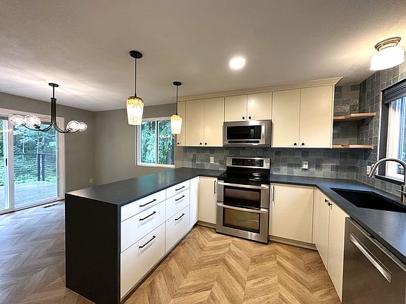 5th image of 13729 135th Ave NE
