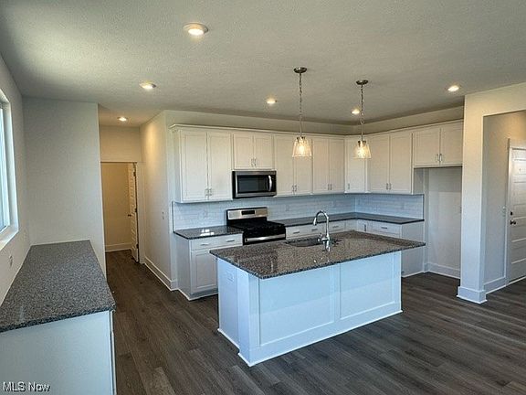 5th image of 8883 Firethorne Dr