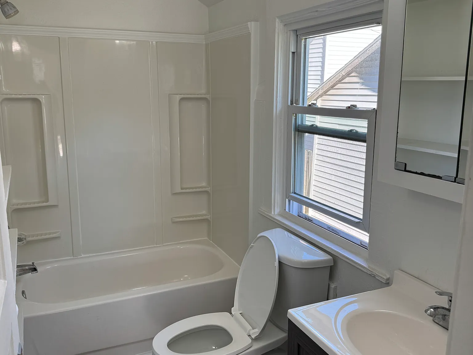 2 bed, 1025 sqft, $1,250 — Photo 2