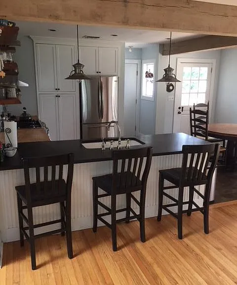 Eat-in kitchen