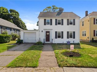 33 Linden Ave E, Rumford, RI 02916