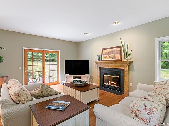 4th image of 310 Avery Road