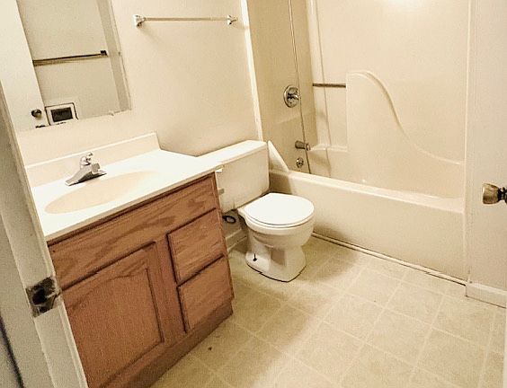 2nd image of 2320 E University Ave #2
