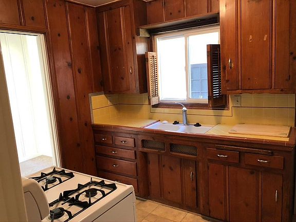 3rd image of 125 Prospect Ave APT 3