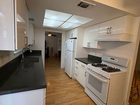 4th image of 628 Saratoga Ct