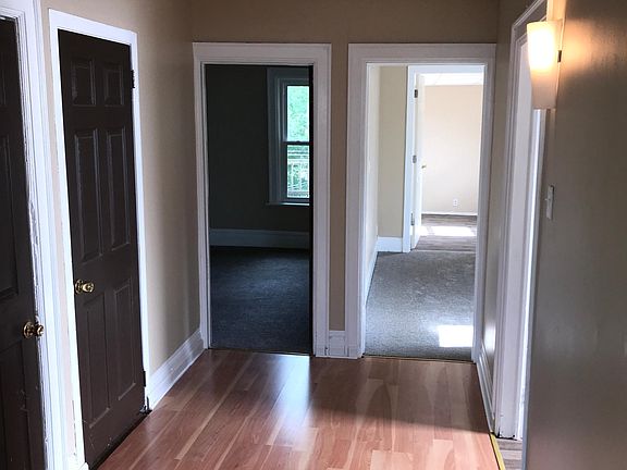5th image of 127 Taunton Pl