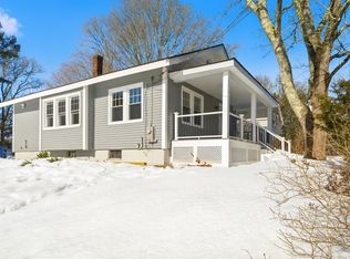12 Oakdale St, Wareham, MA 02571