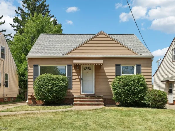 15901 Rockside Rd, Maple Heights, OH 44137