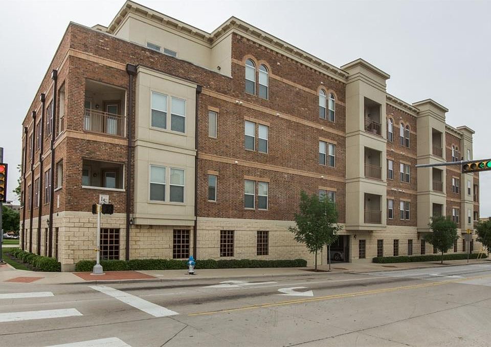 1st image of 800 E 15th St Unit 204