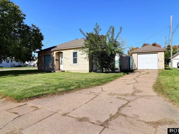 1102 E 10th St, Fremont, NE 68025