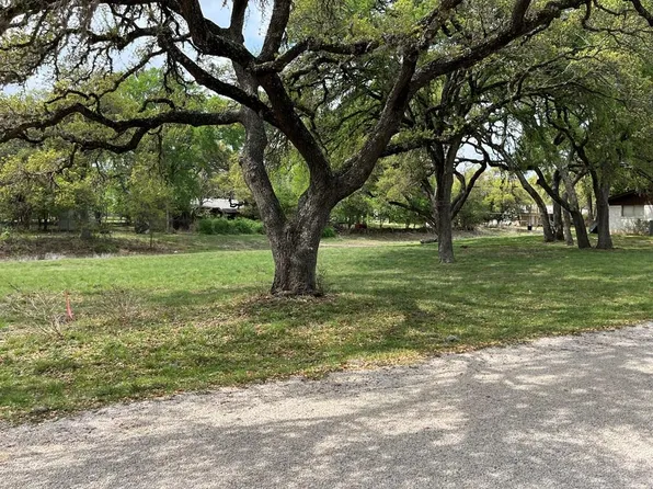 917 Lazy Creek Ln, Blanco, TX 78606