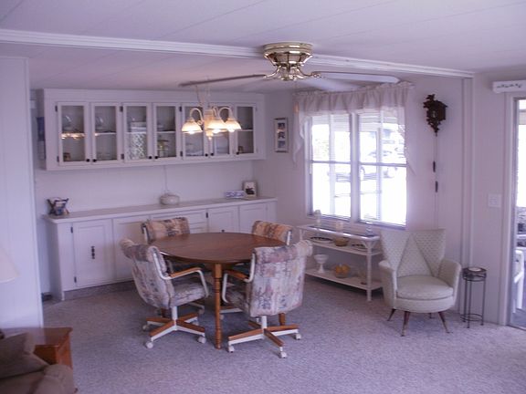 4th image of 127 Camellia Dr
