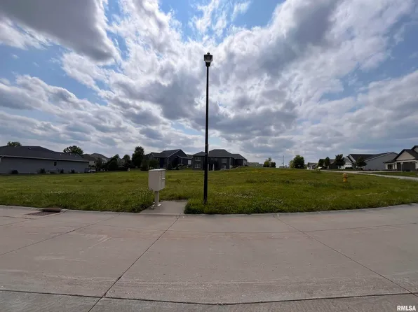 6446 Fairhaven Rd, Davenport, IA 52807
