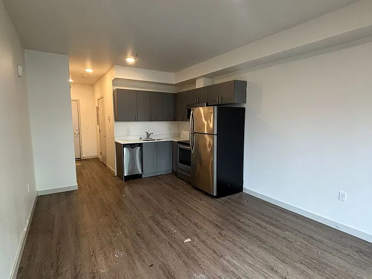 4801 Fauntleroy Apartments — Photo 31