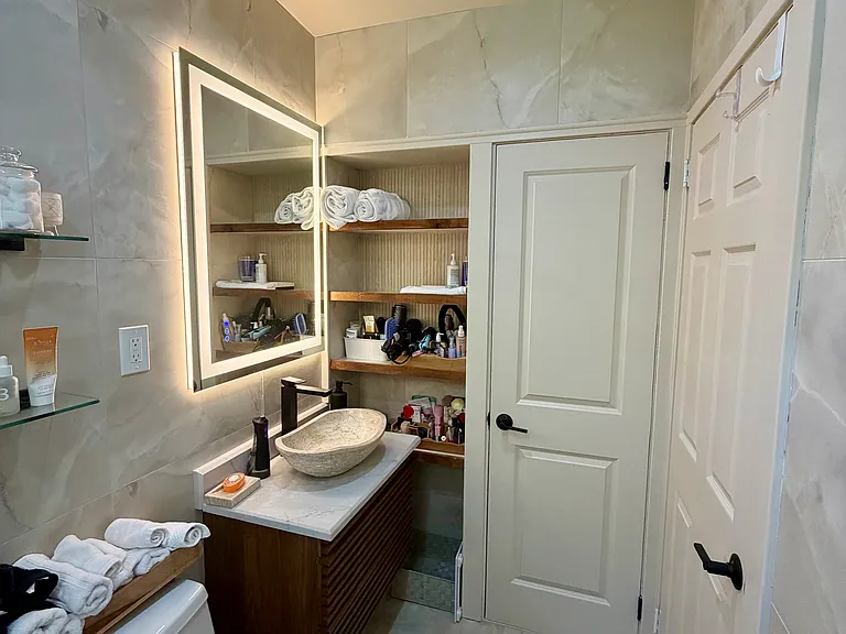350 Forest Hill Blvd — Photo 14