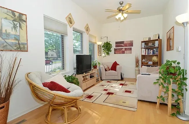 586 N Midvale Blvd — Photo 1