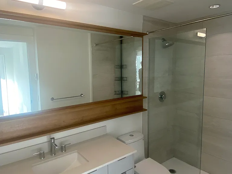 2493 Montrose Ave #410 — Photo 18