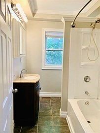 5th image of 684 Washington St #2