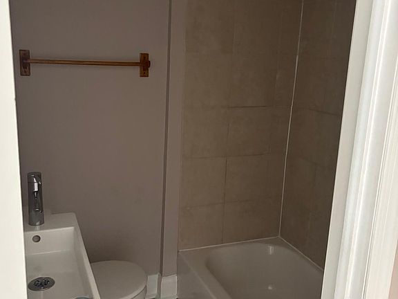 5th image of 1925 Oakhill Ave #1