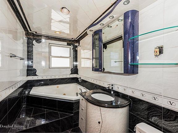 3rd image of 15017 84th St