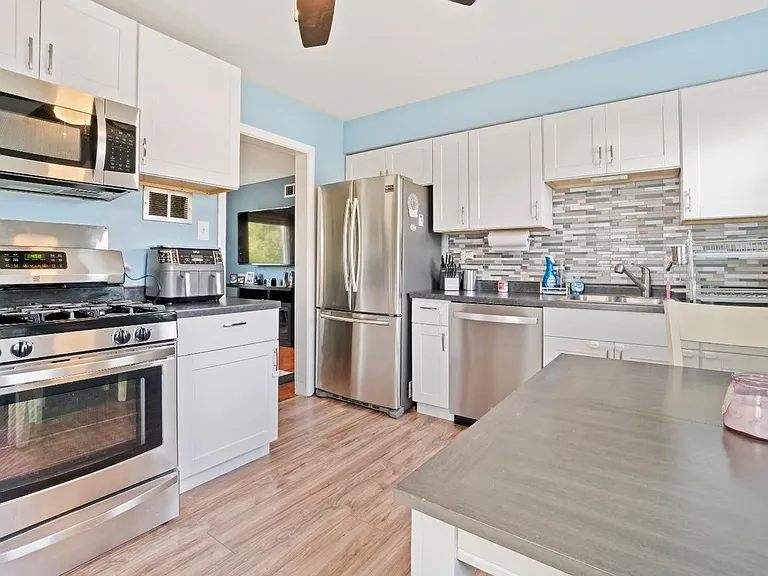 3747 Henry Ave — Photo 9
