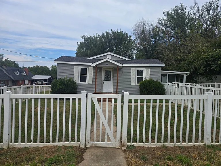 920 W Farrall St — Photo 14