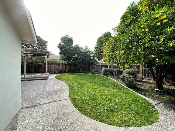 4th image of 2718 Saint Giles Ln
