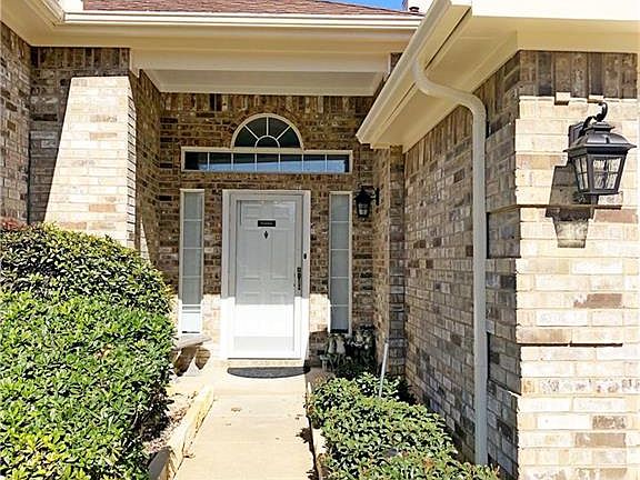 2nd image of 935 Wintercrest Ct