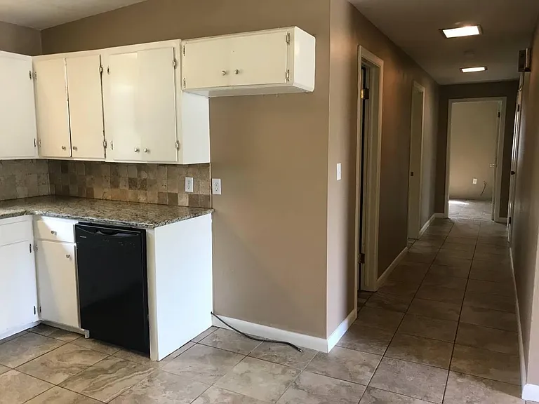 811 N Kansas St — Photo 4