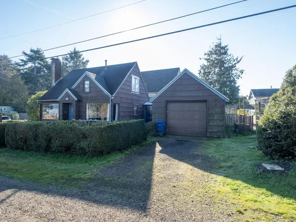 1822 SE 2nd St, Lincoln City, OR 97367