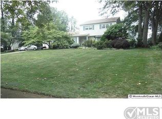 13 Heather Dr, Manalapan, NJ 07726
