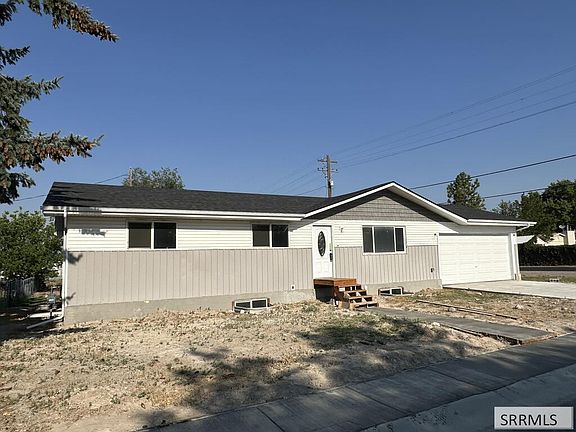 2nd image of 3975 Henderson Ln