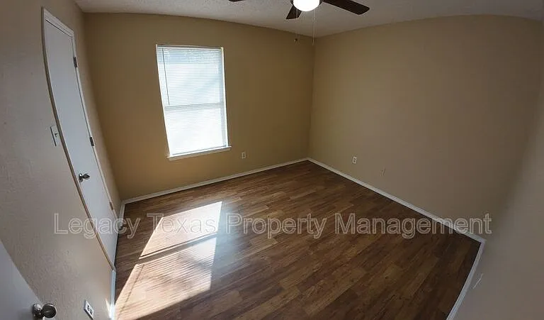 318 College St #B — Photo 4