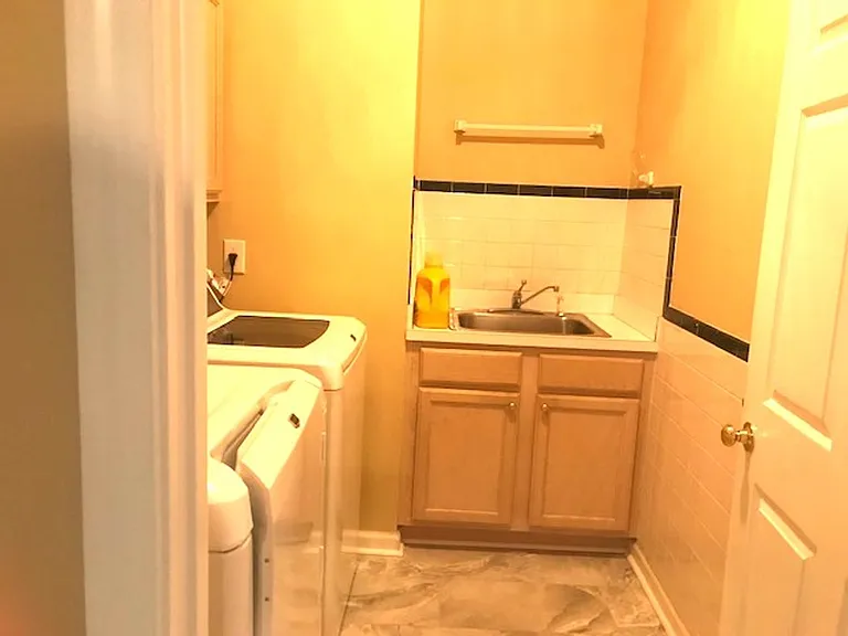 302 Caroline Cir — Photo 14