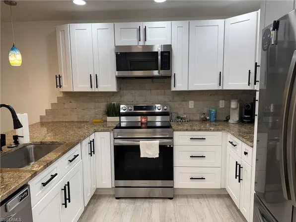 6320 Royal Woods DR, FORT MYERS, FL 33908