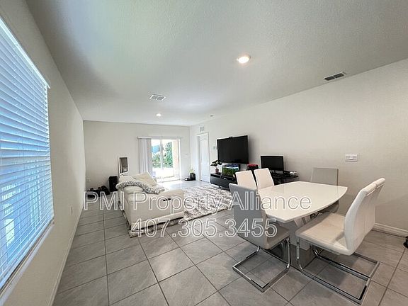 3rd image of 617 Autumn Breeze St