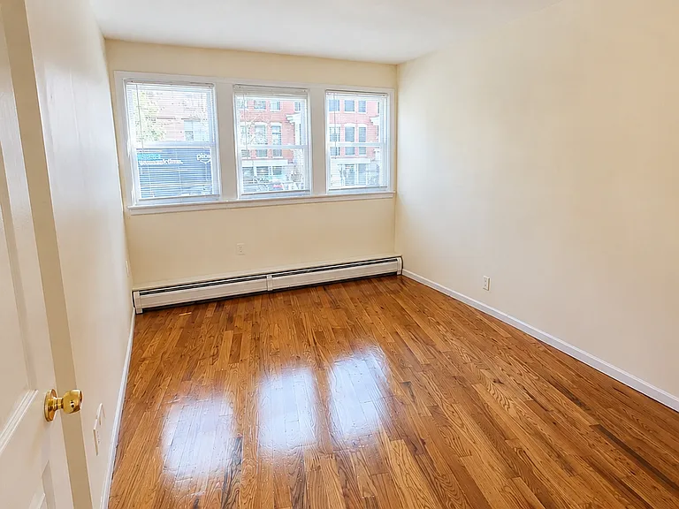 233 Barrow St #1 — Photo 2