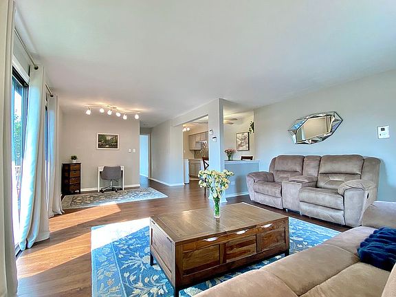 3rd image of 15828 Terrace Dr Unit 2
