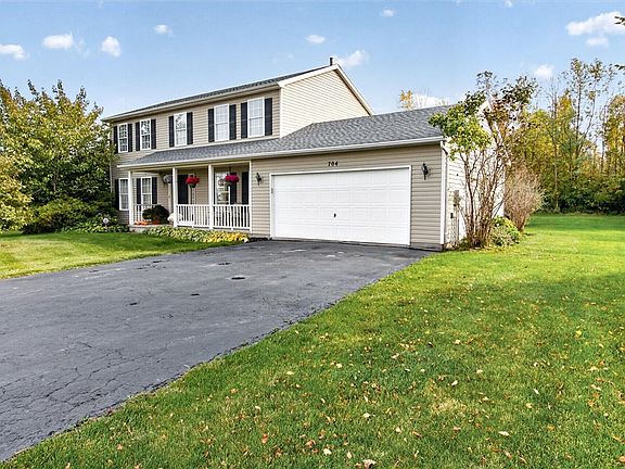 3rd image of 704 Lake View Knls