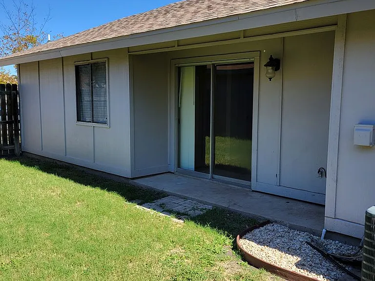 2206 Coach Dr — Photo 21