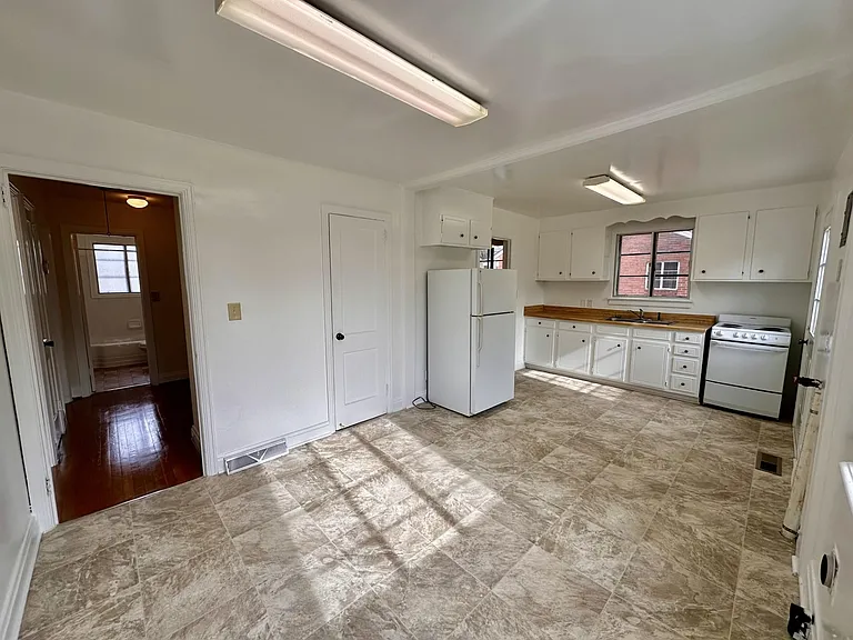 522 Elmhurst Rd — Photo 6