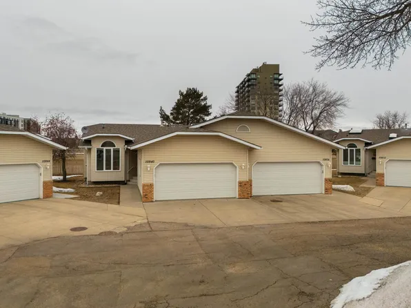 10840 25th Ave NW, Edmonton, AB T6J 6N5