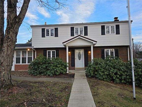 3rd image of 11 Franconia Dr
